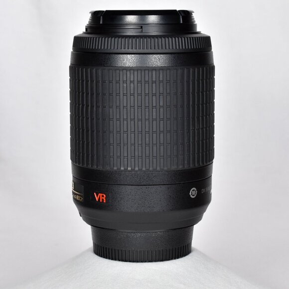 Nikon AF-S DX Nikkor Zoom Lens 55-200mm f/4-5.6 G ED VR AF w/ Bag & Hood MINT - Picture 5 of 8